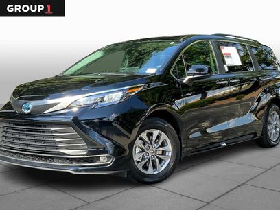 Used 2025 Toyota Sienna XLE