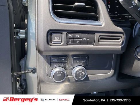Used 2023 GMC Yukon XL SLT w/ SLT Premium Package AWD/4WD image 20