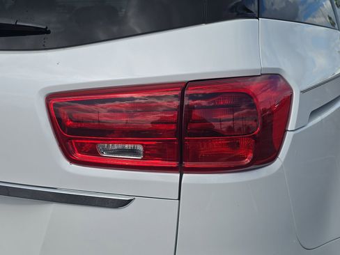 Used 2020 Kia Sedona EX image 8