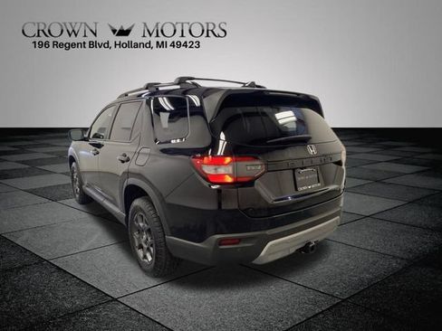 Used 2024 Honda Pilot TrailSport image 4