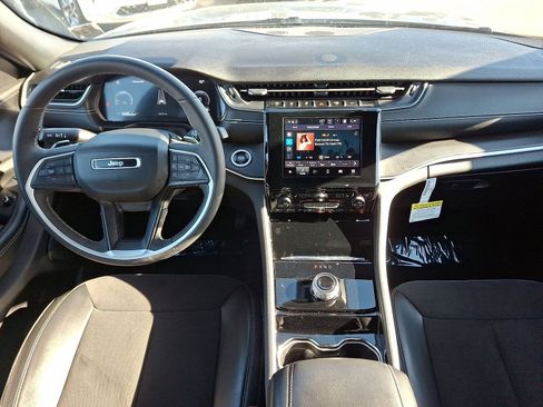 Used 2023 Jeep Grand Cherokee Altitude image 10