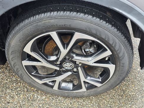 Used 2019 Toyota C-HR XLE FWD image 30