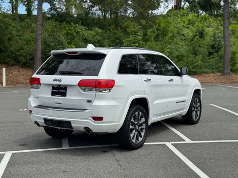 Used 2017 Jeep Grand Cherokee Overland AWD/4WD image 12