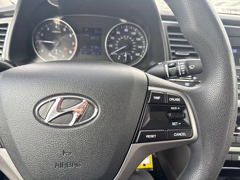Used 2017 Hyundai Elantra SE FWD image 26