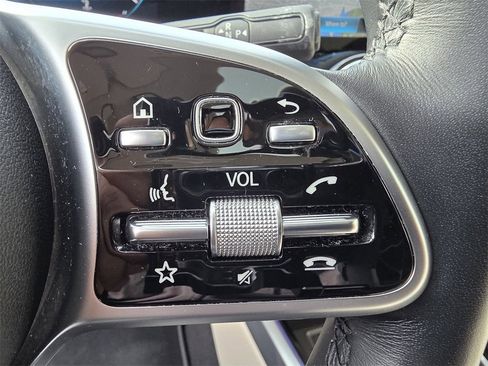 Certified 2022 Mercedes-Benz GLB 250 4MATIC image 28