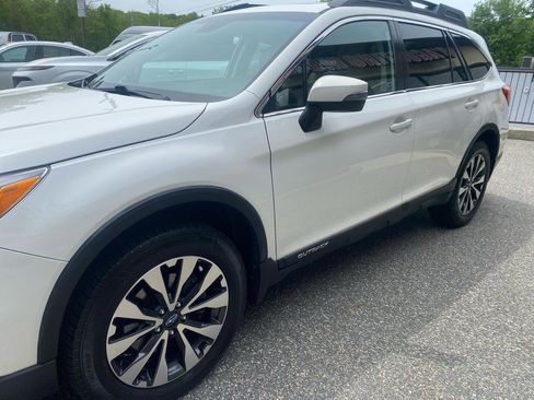Used 2017 Subaru Outback 3.6R Limited AWD/4WD image 34