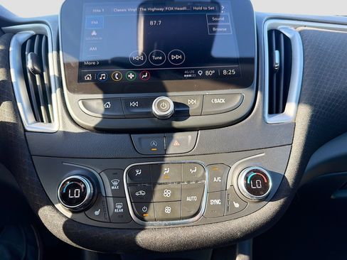 Used 2025 Chevrolet Malibu LT FWD image 16