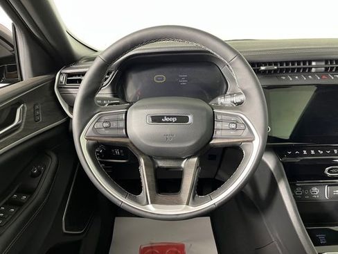 Used 2026 Jeep Grand Cherokee Limited AWD/4WD image 20