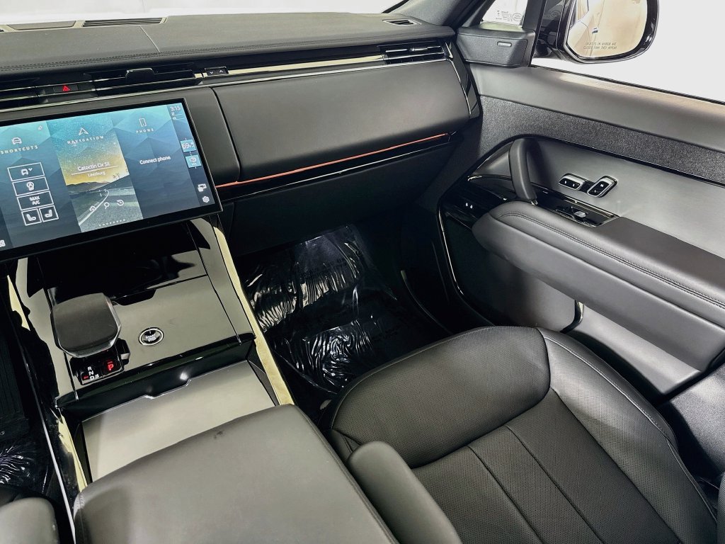 Used 2025 Land Rover Range Rover Sport SE AWD/4WD image 25