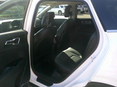 Used 2024 Kia Sportage EX image 12