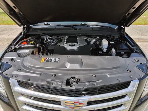 Used 2018 Cadillac Escalade Luxury image 42