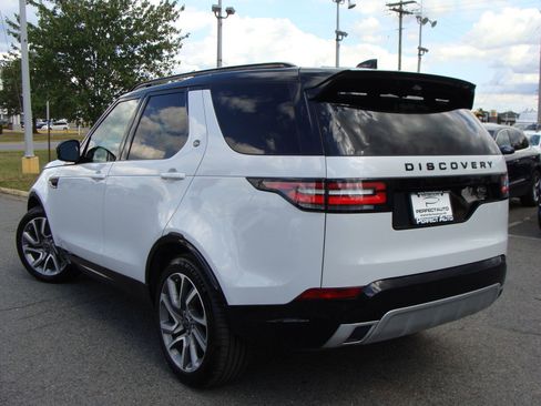 Used 2020 Land Rover Discovery Landmark image 4