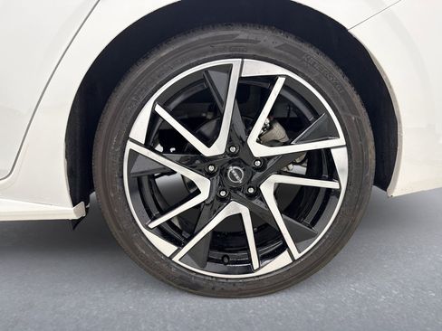 Used 2024 Nissan Sentra SR w/ SR Premium Package FWD image 21