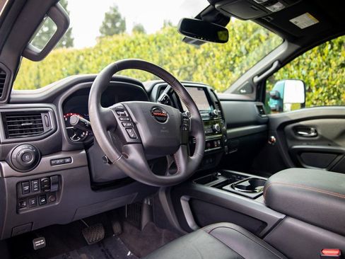 Used 2021 Nissan Titan PRO-4X w/ Pro-4x Convenience Package image 10