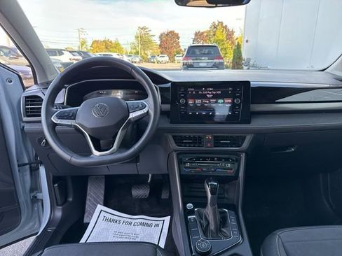 Certified 2025 Volkswagen Taos SE image 21