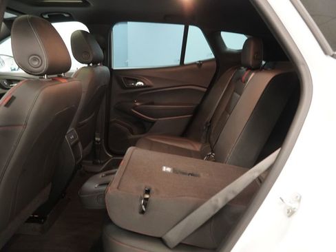 Certified 2024 Chevrolet Trax RS w/ Sunroof Package FWD image 27