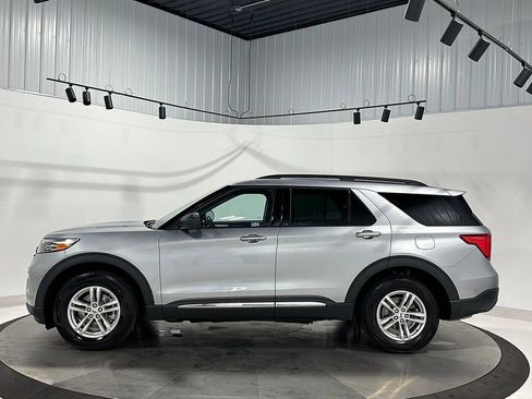 Used 2023 Ford Explorer XLT w/ Equipment Group 202A AWD/4WD image 16