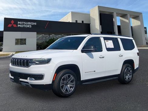 Used 2024 Jeep Wagoneer Series II w/ Flexible Seating Group image 1