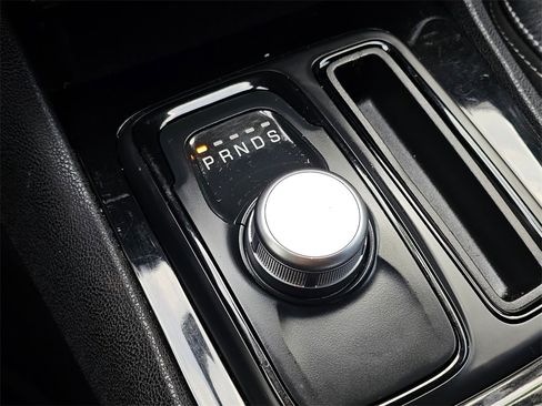 Used 2017 Chrysler 300 S image 27