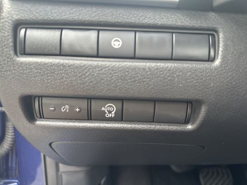 Used 2023 Nissan Rogue SV FWD image 11
