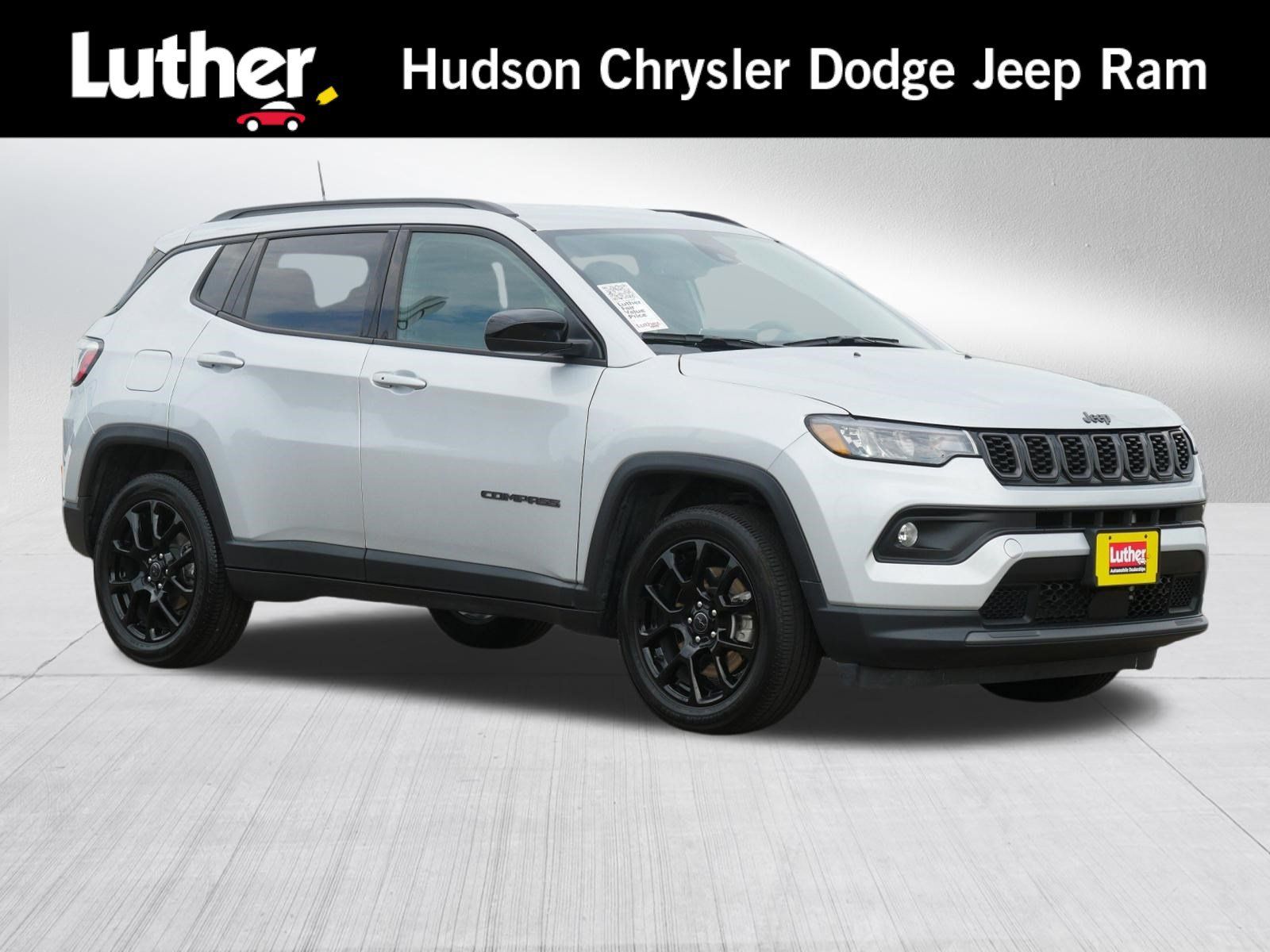 Used 2025 Jeep Compass Latitude w/ Convenience Group AWD/4WD image 1