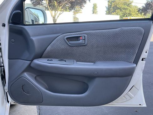 Used 2000 Toyota Camry LE image 34