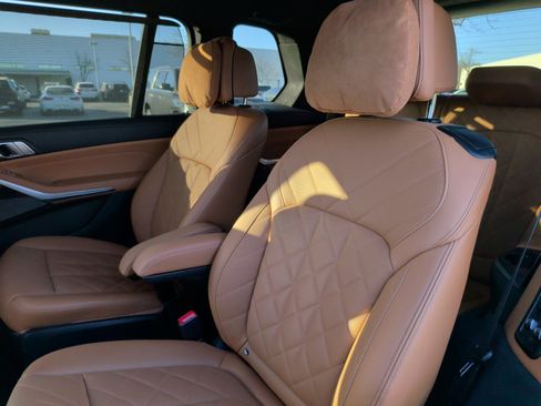 Used 2023 BMW X7 xDrive40i w/ Premium Package image 37