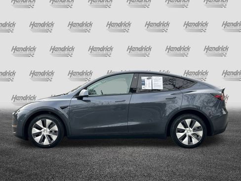 Used 2022 Tesla Model Y Long Range image 8