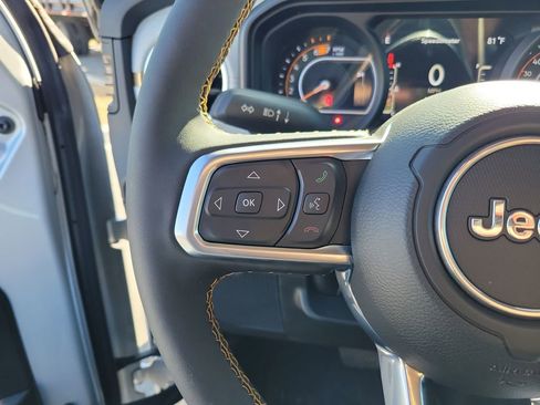 Used 2024 Jeep Wrangler Unlimited Sahara AWD/4WD image 16