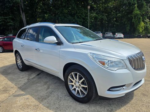 Used 2017 Buick Enclave Leather FWD image 3