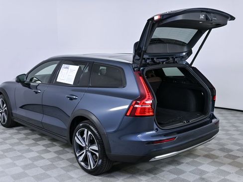Certified 2025 Volvo V60 B5 Cross Country Plus image 33
