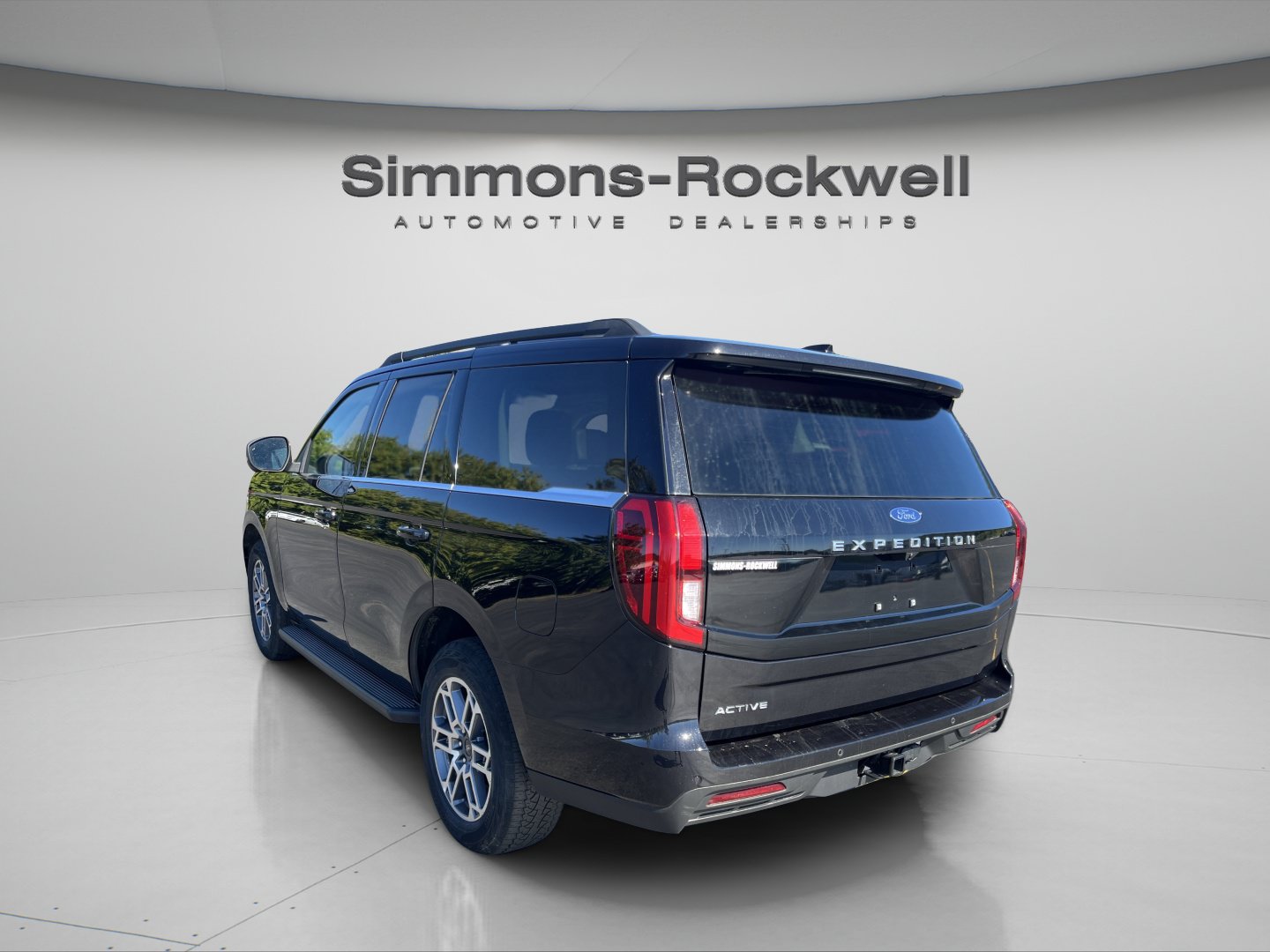 Used 2025 Ford Expedition Active AWD/4WD image 3
