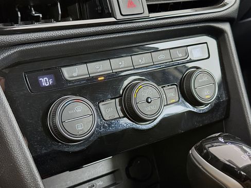 Used 2024 Volkswagen Taos SE image 23