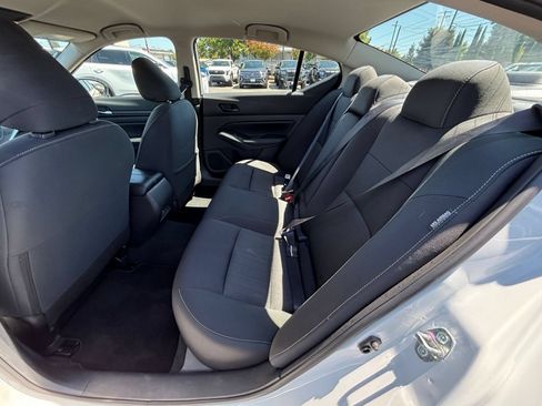 Used 2025 Nissan Altima 2.5 SV FWD image 25