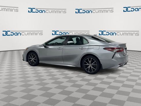 Used 2022 Toyota Camry SE image 6