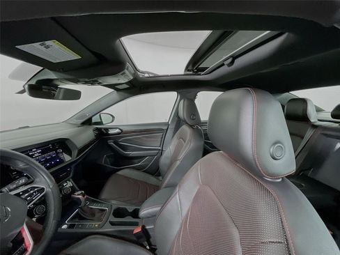 Used 2022 Volkswagen Jetta GLI Autobahn image 11