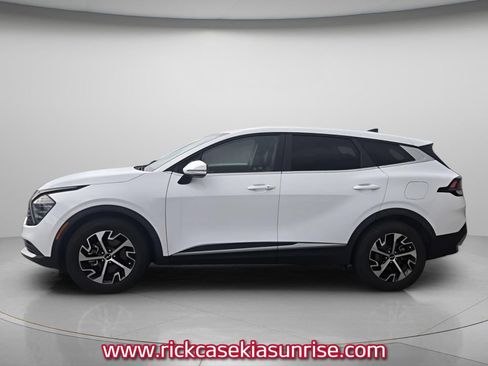 Used 2024 Kia Sportage EX FWD image 3