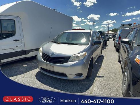 Used 2011 Toyota Sienna w/ Towing Pkg FWD image 1
