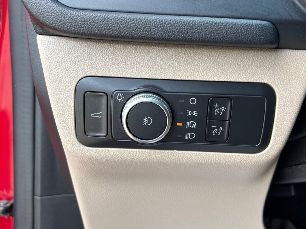 Used 2022 Ford Escape SEL w/ Technology Package FWD image 31