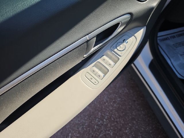 Used 2023 Hyundai Sonata SE FWD image 11