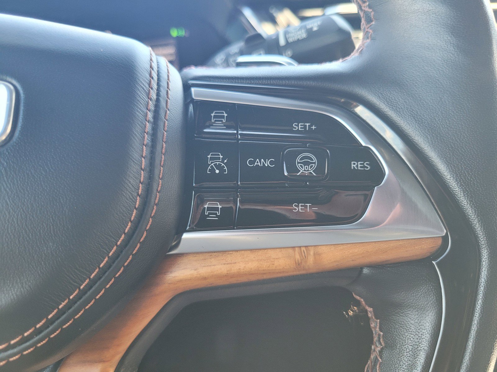 Used 2023 Jeep Grand Cherokee Summit AWD/4WD image 24