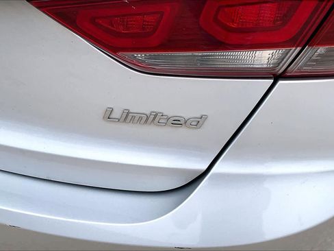 Used 2017 Hyundai Elantra Limited FWD image 10