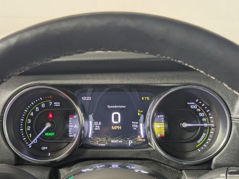 Used 2021 Jeep Wrangler Unlimited Sahara w/ Cold Weather Group AWD/4WD image 17