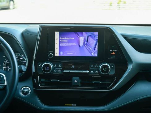 Used 2023 Toyota Highlander XLE image 15