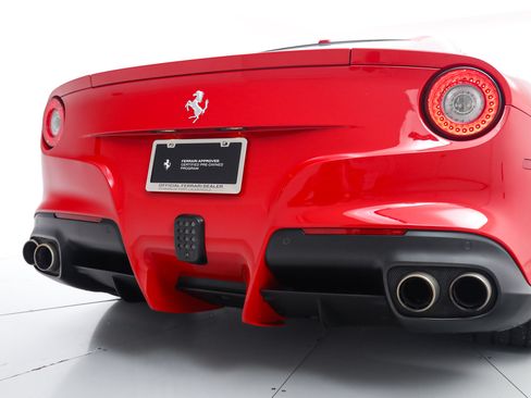 Used 2016 Ferrari F12 Berlinetta RWD image 16