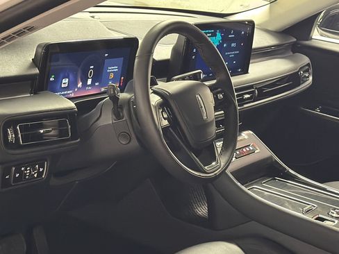 New 2027 Lincoln Aviator AWD image 17