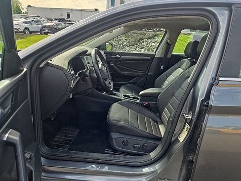 Used 2024 Volkswagen Jetta SE FWD image 6