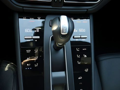 Used 2026 Porsche Macan AWD/4WD image 25
