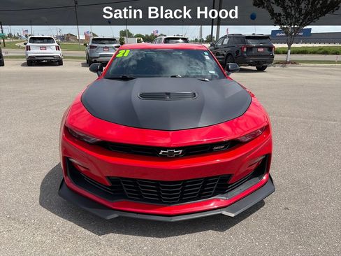 Used 2021 Chevrolet Camaro SS RWD image 9