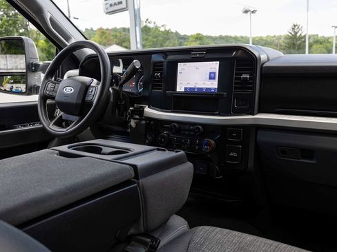 Used 2025 Ford F250 XLT w/ FX4 Off-Road Package AWD/4WD image 29
